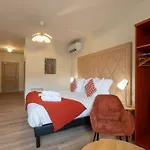 Domaine De La Courbe Hôtel&spa Le Lude