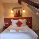Hotel Domaine De La Courbe & *