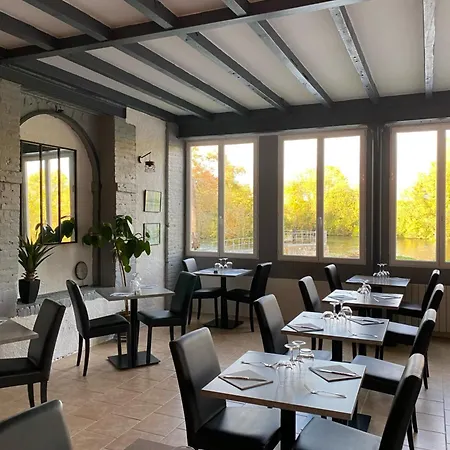 Domaine De La Courbe & Otel Le Lude