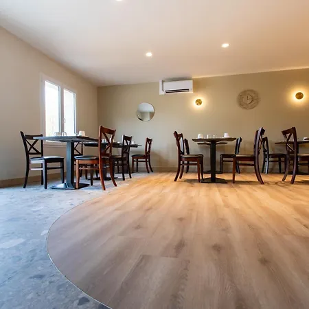 Domaine De La Courbe & Отель Le Lude