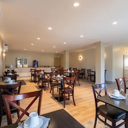 Отель Domaine De La Courbe & Le Lude