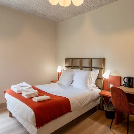 Domaine De La Courbe & *