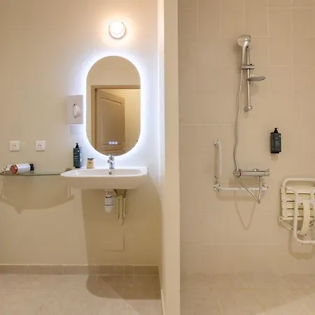 Отель Domaine De La Courbe & *