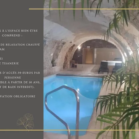 Отель Domaine De La Courbe & *