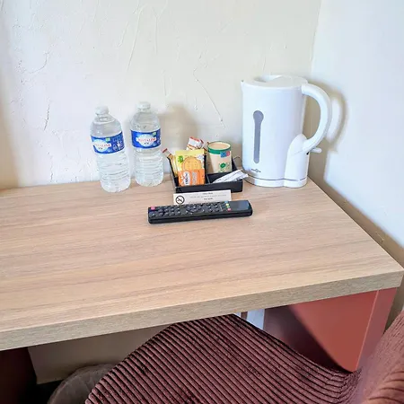 Отель Domaine De La Courbe & *