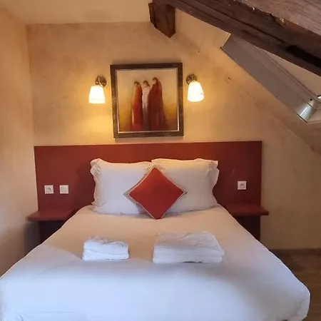Hotel Domaine De La Courbe & *