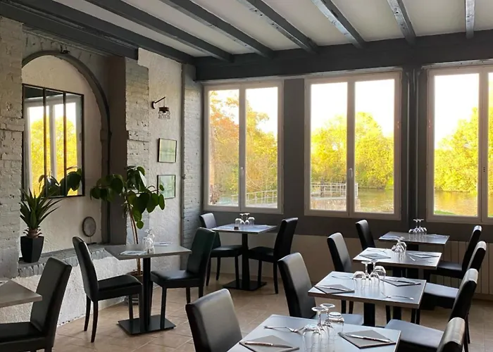 Domaine De La Courbe & Hotel Le Lude