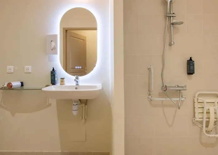 מלון Domaine De La Courbe & *